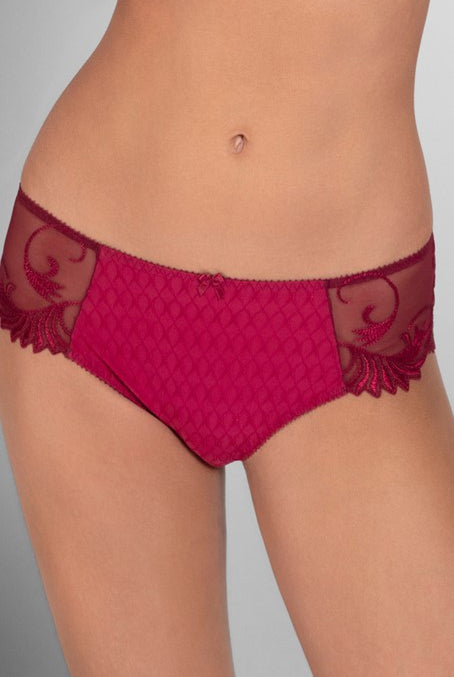 Empreinte Thalia shorty in sangria wine red is a real must have