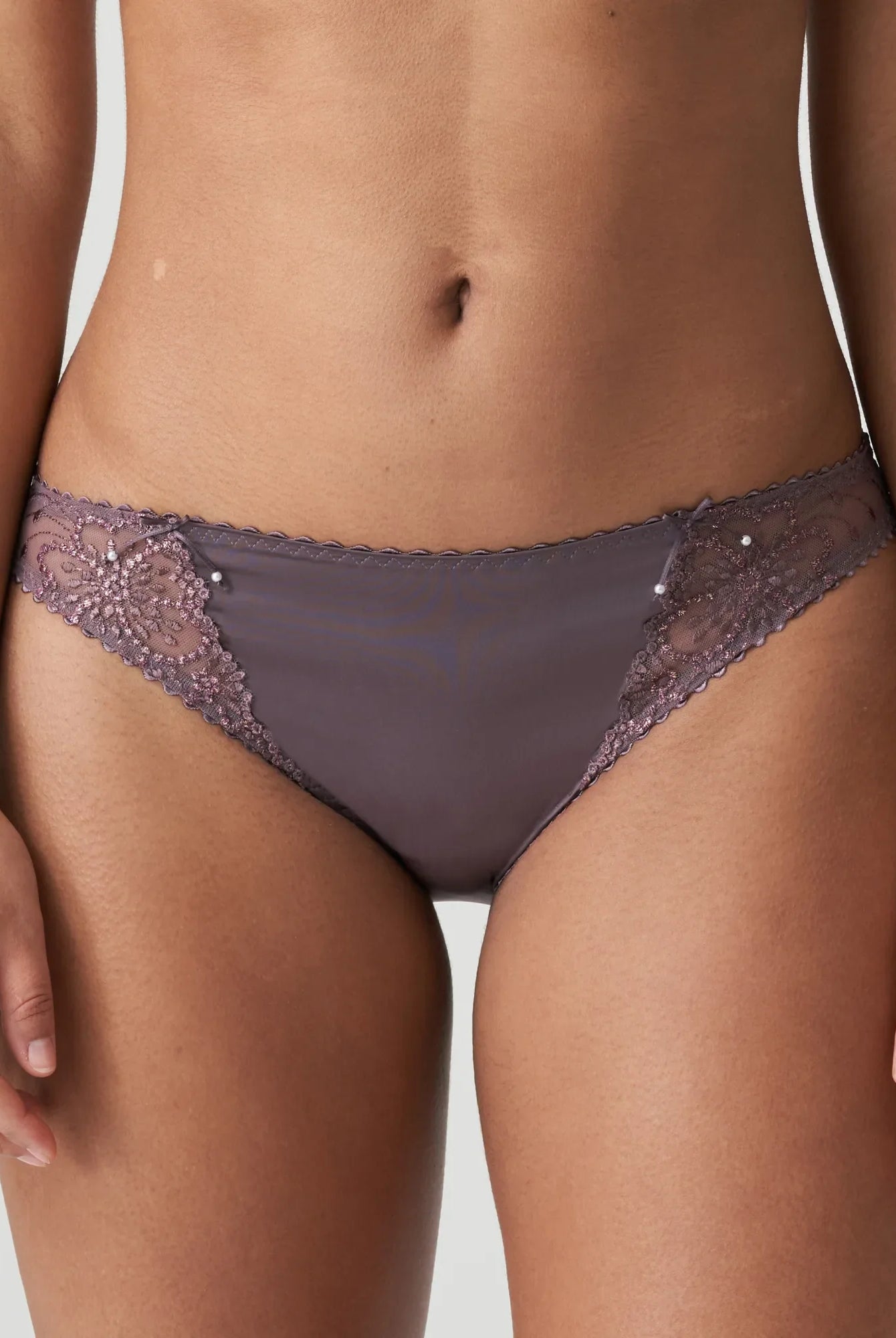 Elevate your lingerie collection with the Marie Jo Jane luxury brief, crafted from exquisite lace in the elegant mauve shade called candle light.