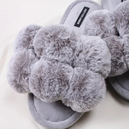 PomPom grey slippers by prettyYou