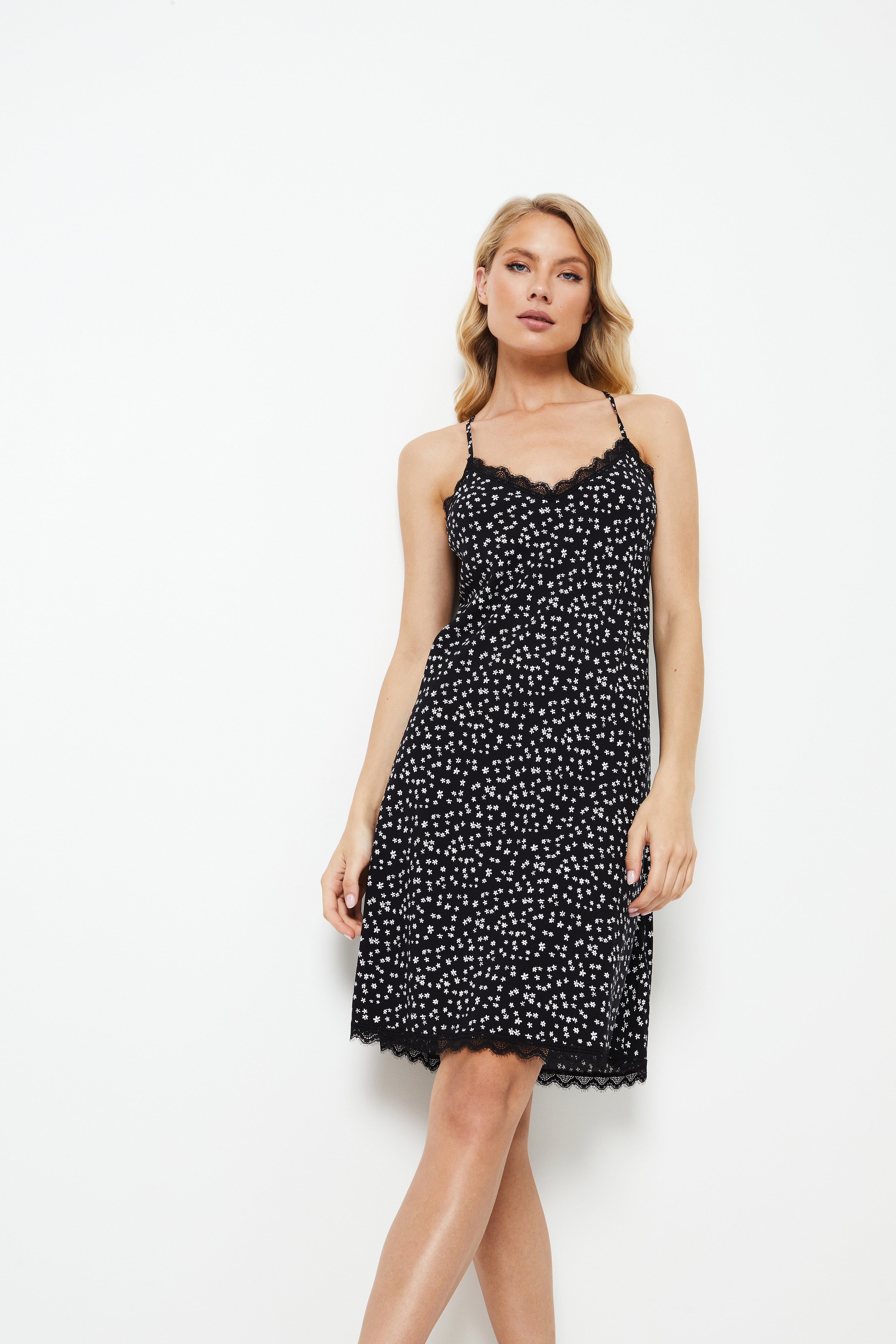 Aruelle Giulia black and white floral nightdress in viscose and featuring a v neckline.&nbsp;Indulge in the luxurious comfort as you sleep wearing the pretty Black Nightdress. 