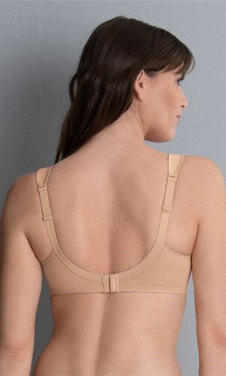 Anita Clara Non Wired Bra in beige is a fabulous elegant non wired bra for everyday. The adjustable comfort straps provide firm support. 